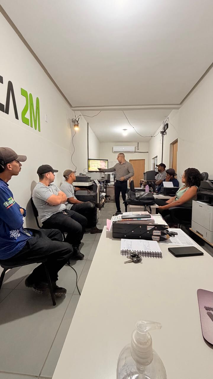 Encontro com a equipe da Gráfica 2M