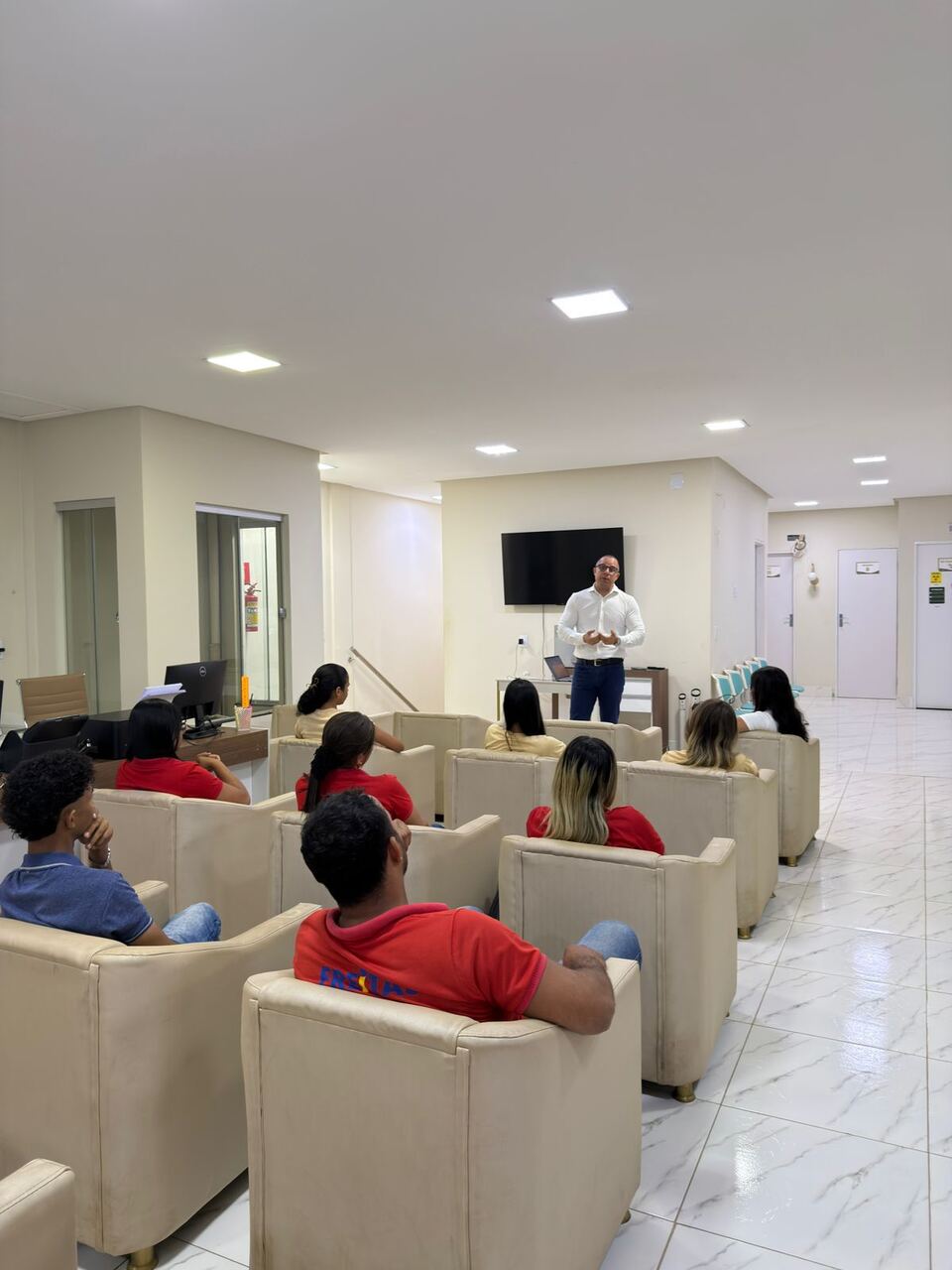 Palestra para colaboradores na sede da CEMI